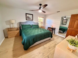 2 bedrooms, WiFi, bed sheets - On scenic blue creek, newly renovated close to springs and forest (Astor)