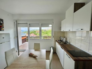 Fridge, dishwasher, cookware/dishes/utensils - Wohnung Velly by Interhome (Crikvenica/Jadranovo)