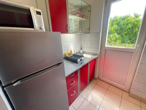 Fridge, microwave, oven, cookware/dishes/utensils - in Jadranovo mit Garten by Interhome (Crikvenica/Jadranovo)