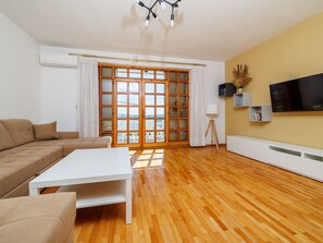 TV - Appartement in Crikvenica mit Großem Garten by Interhome (Crikvenica)