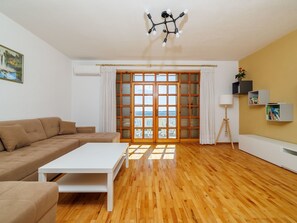 TV - in Crikvenica mit Großem Garten by Interhome (Crikvenica)