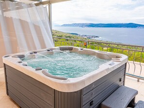 Outdoor spa tub - in Crikvenica mit Großem Garten by Interhome (Crikvenica)