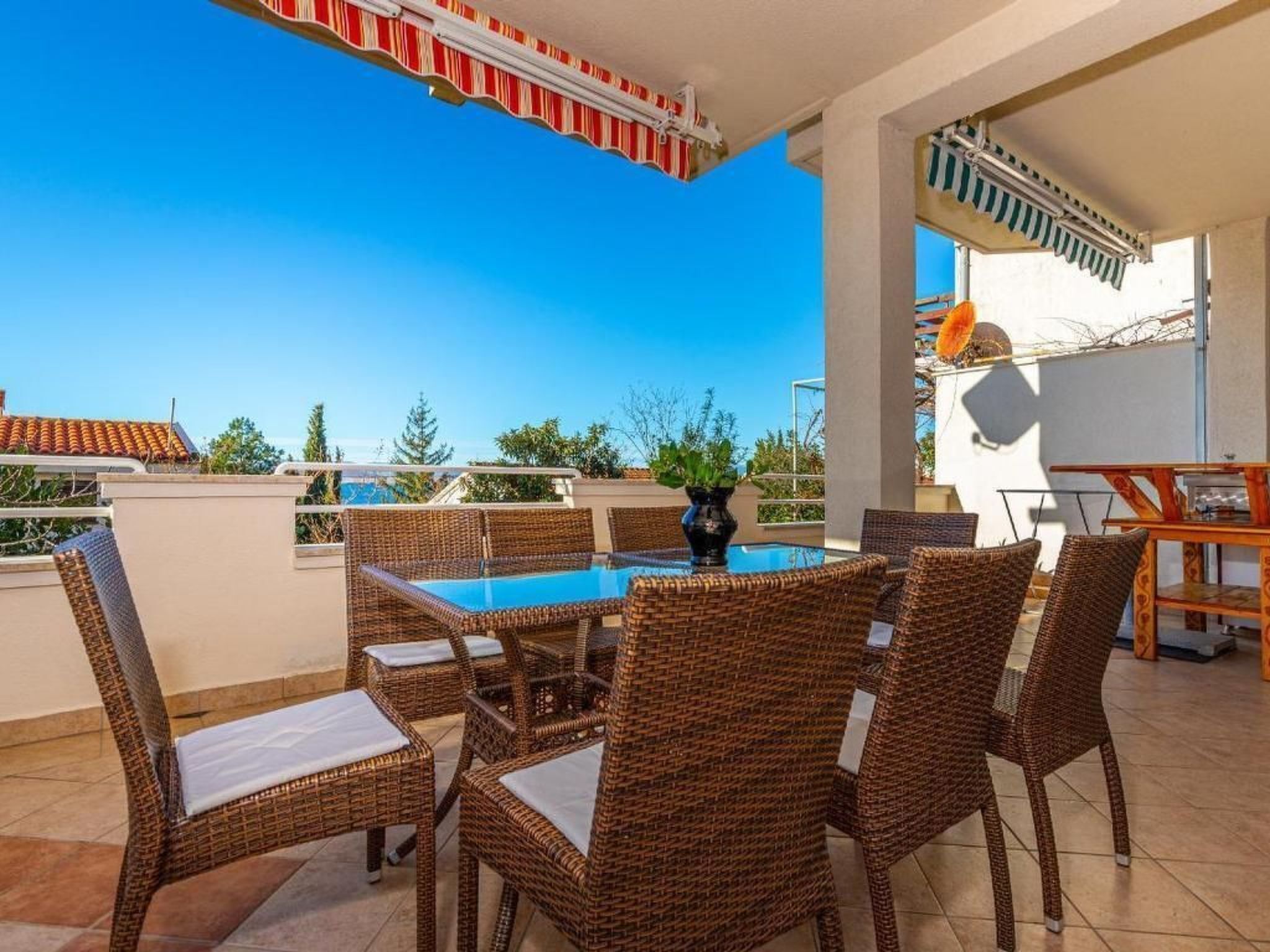 屋外ダイニングエリア