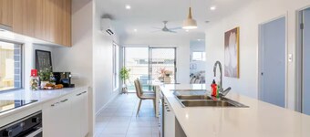 House Tulipa - Brand New Family Home at Greenbank