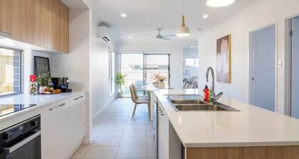 House Tulipa - Brand New Family Home at Greenbank