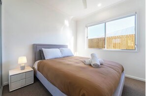 Strykjärn/strykbräda, wi-fi och sängkläder