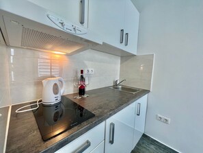 Fridge, microwave, cookware/dishes/utensils - Wohnung Jasmin 2 by Interhome (Crikvenica)