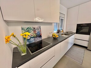 Fridge, oven, dishwasher, cookware/dishes/utensils - Wohnung in Crikvenica mit Großer Terrasse by Interhome (Crikvenica)