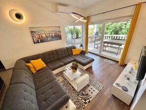 TV - Wohnung in Crikvenica mit Großer Terrasse by Interhome (Crikvenica)