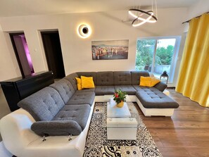 TV - Wohnung in Crikvenica mit Großer Terrasse by Interhome (Crikvenica)
