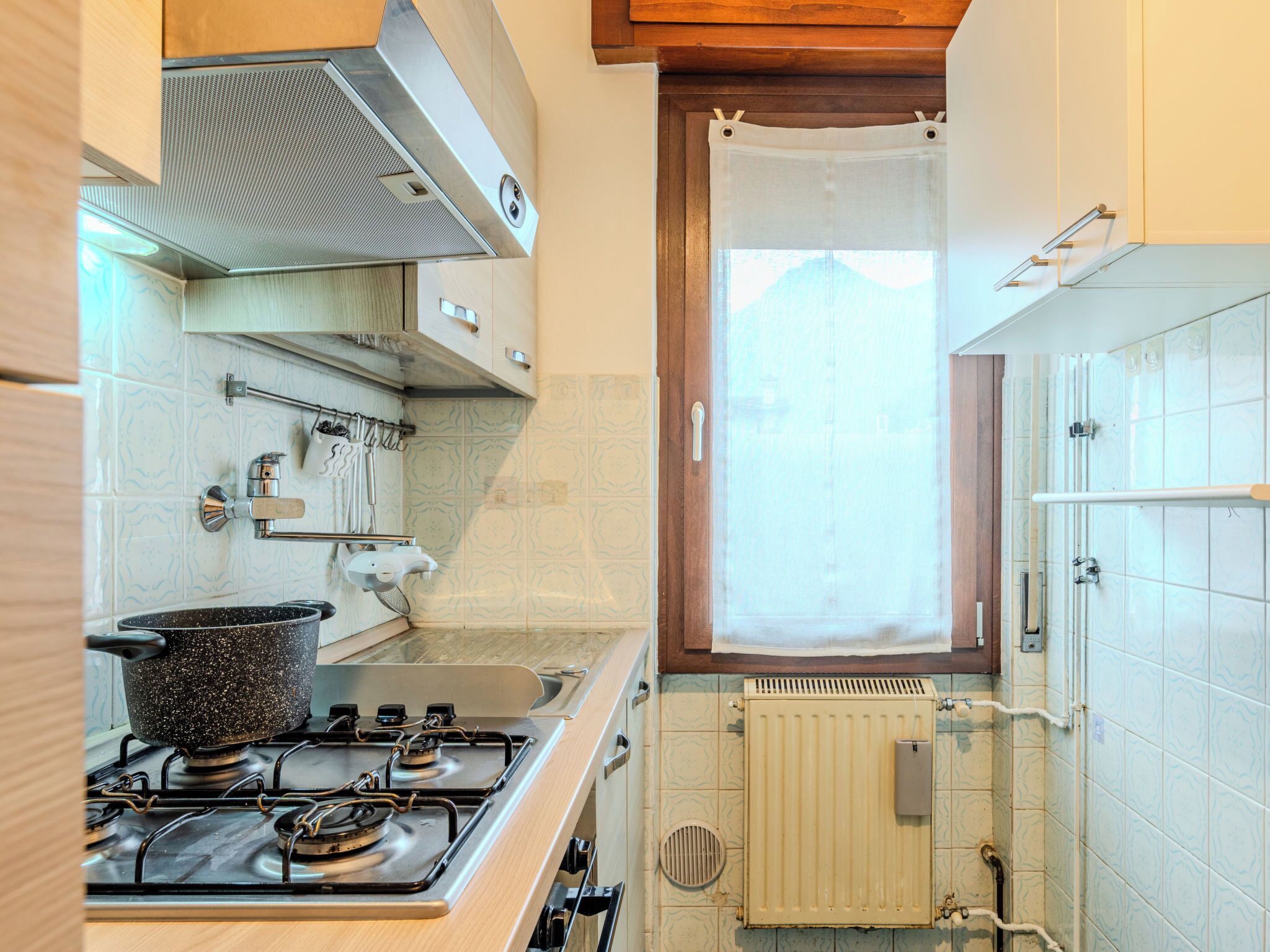 Fridge, microwave, oven, cookware/dishes/utensils