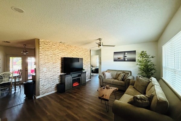 Télévision, cheminée