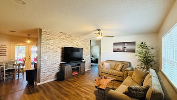 Télévision, cheminée