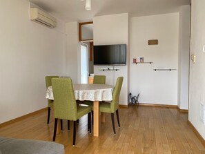 Dining - Wohnung in der Nähe des Meeres by Interhome (Krk/Milohnići)