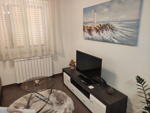 TV - Große Wohnung in Gabonjin mit Großem Garten by Interhome (Krk/Milohnići)
