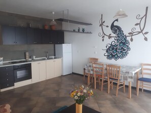 Fridge, oven, cookware/dishes/utensils - mit herrlicher Aussicht by Interhome (Lovran)