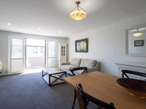 TV - Akaroa Upper Deck - French inspired retreat (Akaroa)