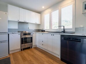 Fridge, microwave, oven, stovetop - Akaroa Upper Deck - French inspired retreat (Akaroa)