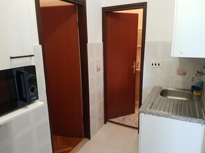 Fridge, microwave, cookware/dishes/utensils - Attraktiver Standort by Interhome (Medulin)