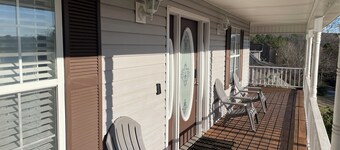 Spacious 4-bedroom house with scenic view in superb Ringgold with AC