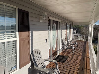 Spacious 4-bedroom house with scenic view in superb Ringgold with AC