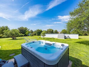 Outdoor spa tub - mit privatem Garten und Terrasse by Interhome (Pula)