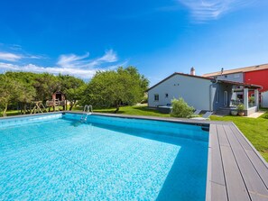 Pool - mit privatem Garten und Terrasse by Interhome (Pula)