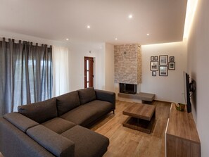 Fernseher, Kamin