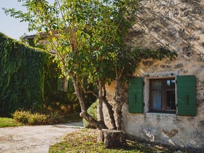 Property grounds - Renovierte Ferienwohnung in Karlovići mit Terrasse, Grill und gemeinsamem Pool by Interhome (Cere)