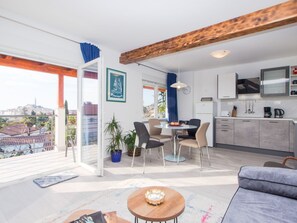 TV - Komfortable Ferienwohnung mit Terrasse und Garten by Interhome (Rovinj)