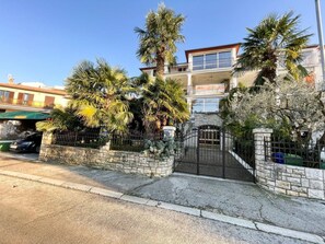 Exterior - Schöne Ferienwohnung in Rovinj mit Garten, Grill und Terrasse by Interhome (Rovinj)