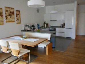 Kühlschrank, Mikrowelle, Ofen, Geschirrspüler