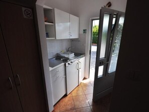 Fridge, cookware/dishes/utensils - in Novigrad mit privatem Parkplatz by Interhome (Novigrad (Istra))