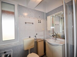 Bathroom - "Mira A2" mit Balkon by Interhome (Novigrad (Istra))