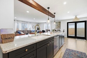 Luokittelematon kuva, 4 kautta 24, painike