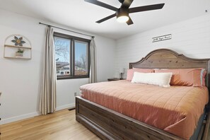 5 bedrooms, desk, free WiFi, bed sheets