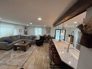 Smart TV - Cotton Creek Cottage (Casper)