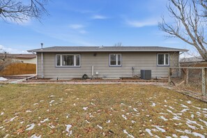 Luokittelematon kuva, 3 kautta 24, painike