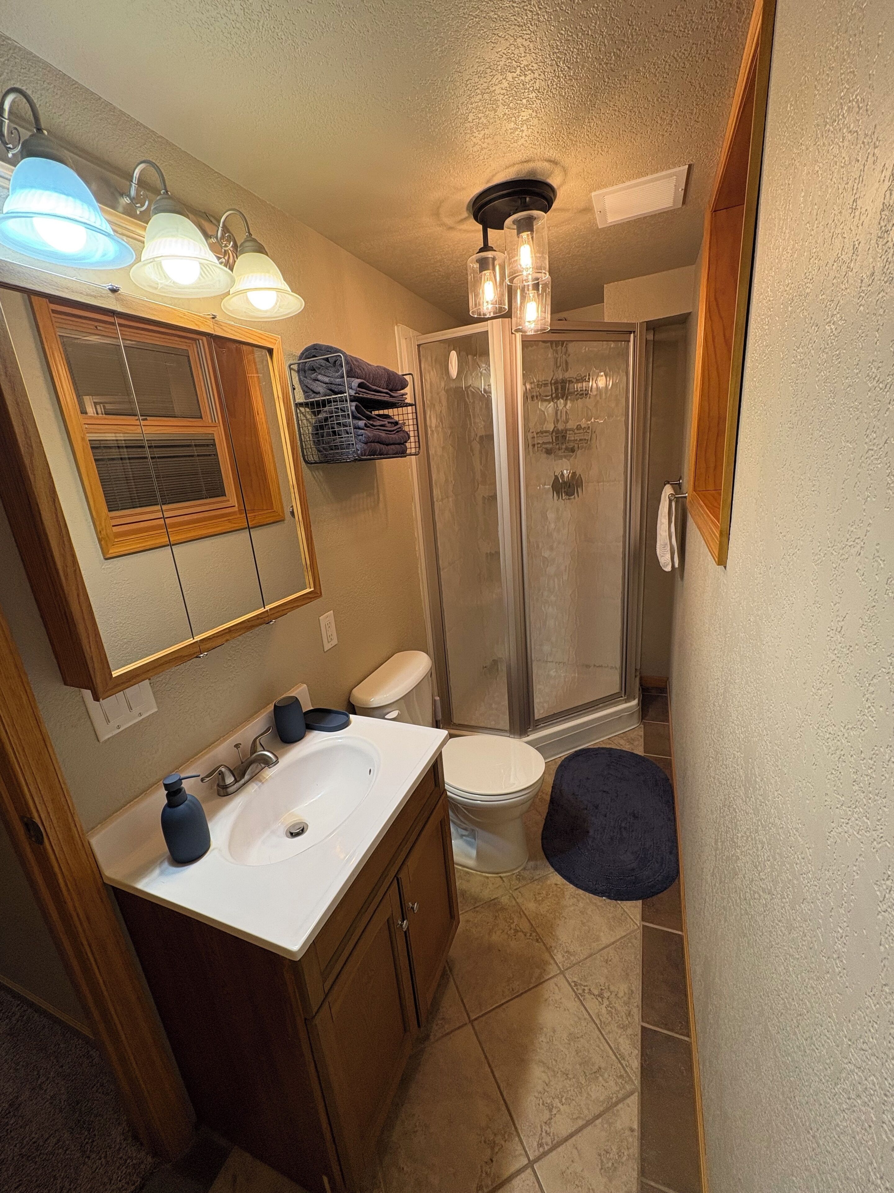 Dusch, handdukar och toalettpapper