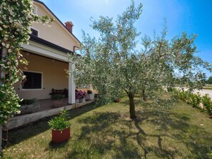 Property grounds - Wohnung "Angela" mit Terrasse by Interhome (Buzinija)