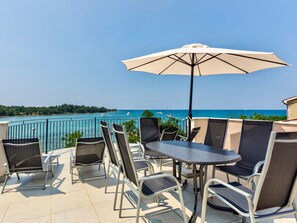 Outdoor dining - Moderne Ferienwohnung mit schöner Dachterrasse by Interhome (Umag/Juricani)