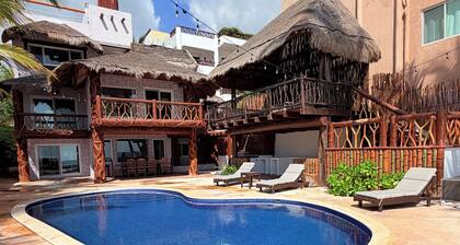 Incredible beachfront villa with pool, beach and memorable views