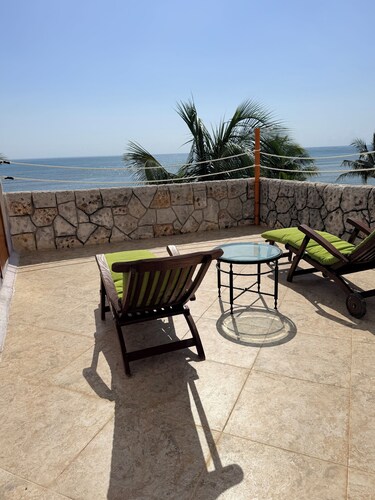 Incredible beachfront villa with pool, beach and memorable views