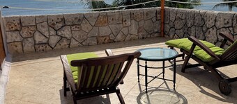 Incredible beachfront villa with pool, beach and memorable views