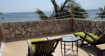 Incredible beachfront villa with pool, beach and memorable views