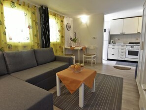 TV - mit Blick auf das Wasser by Interhome (Umag/Savudrija)