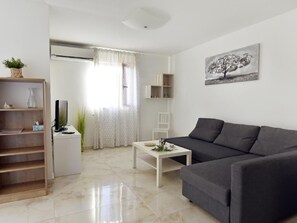 TV - Apartment Elia 3 by Interhome (Umag/Savudrija)
