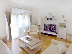 TV - Apartment Diva by Interhome (Umag)