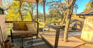 Terrace/patio - Cozy 3-bdrm 2 min from downtown Round Rock. (Round Rock)