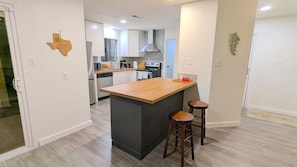 Micro-ondas, fogão, cooktop, lava-louças